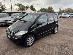 Nero Usata 2009 Mercedes A180 Elegance Tre volumi | 3500 € (Buon prezzo)