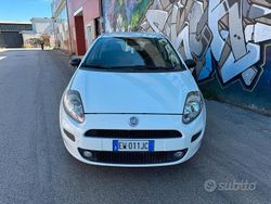 Bianco Usata 2015 Fiat Punto Street Tre volumi | 4499 € (Molto cara)