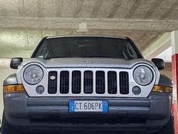 Usata 2005 Jeep Cherokee SUV | 6900 € (Cara)