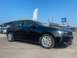 Usata 2022 Opel Astra Elegance Tre volumi | 14.900 € (Ottimo prezzo)