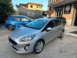 Grigio Usata 2018 Ford Fiesta Due volumi | 9900 € (Buon prezzo)