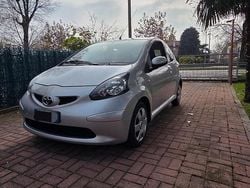 Grigio Usata 2008 Toyota Aygo Due volumi | 3400 € (Buon prezzo)