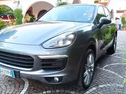 Grigio Usata 2016 Porsche Cayenne SUV | 37.500 € (Buon prezzo)