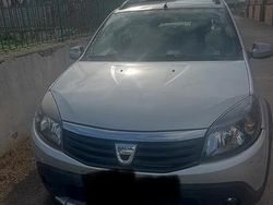 Grigio Usata 2011 Dacia Sandero Tre volumi | 2500 € (Buon prezzo)