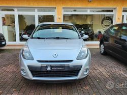 Argento Usata 2011 Renault Clio II Dynamique Tre volumi | 5500 € (Molto cara)