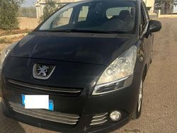 Nero Usata 2011 Peugeot 5008 Monovolume | 4000 € (Buon prezzo)