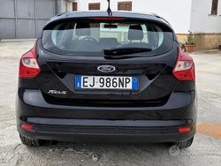 Nero Usata 2011 Ford Focus Tre volumi | 3990 € (Buon prezzo)