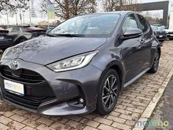 Grigio Usata 2022 Toyota Yaris Hybrid Trend Due volumi | 18.490 € (Buon prezzo)