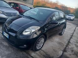Nero Usata 2009 Toyota Yaris Tre volumi | 4999 € (Buon prezzo)