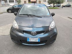 Grigio Usata 2010 Toyota Aygo Due volumi | 4500 € (Buon prezzo)