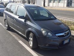 Grigio Usata 2007 Opel Zafira Monovolume | 1200 € (Super prezzo)
