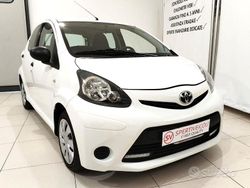 Bianco Usata 2013 Toyota Aygo Connect Style Due volumi | 7900 € (Cara)