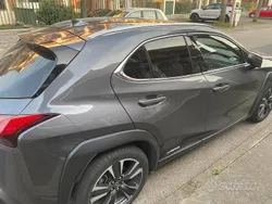 Usata 2019 Lexus UX 250h Luxury Line SUV | 20.500 € (Cara)