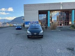 Grigio Usata 2010 Peugeot 807 Monovolume | 4950 € (Ottimo prezzo)