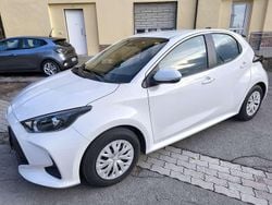 Bianco Usata 2025 Toyota Yaris Hybrid Active Tre volumi | 21.500 € (Buon prezzo)