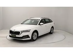 Bianco(met.) Usata 2021 Skoda Octavia Ambition Station wagon | 16.700 € (Buon prezzo)