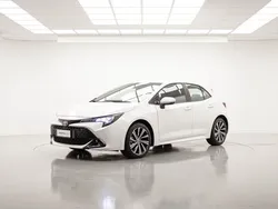 Super white [040] Usata 2023 Toyota Corolla Active Tre volumi | 23.990 € (Buon prezzo)