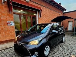 Grigio Usata 2015 Toyota Yaris Active Tre volumi | 6999 € (Buon prezzo)