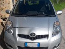 Grigio Usata 2011 Toyota Yaris Due volumi | 4500 € (Buon prezzo)