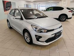 Grigio Usata 2022 Kia Rio Style Tre volumi | 12.700 € (Ottimo prezzo)
