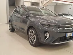 Grigio Usata 2022 Kia Stonic Style SUV | 16.900 € (Cara)