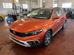 Arancione Usata 2024 Fiat Tipo Cross Tre volumi | 24.900 € (Molto cara)