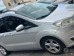Grigio Usata 2016 Ford Courier Monovolume | 8500 € (Buon prezzo)