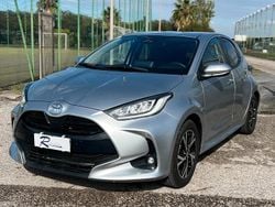 Grigio Usata 2025 Toyota Yaris Hybrid Trend Tre volumi | 21.500 € (Buon prezzo)