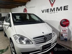 Bianco Usata 2010 Mercedes A160 Edition Tre volumi | 4900 € (Molto cara)