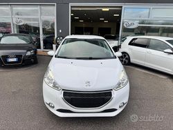 Bianco Usata 2013 Peugeot 208 Due volumi | 5600 € (Buon prezzo)