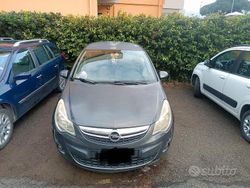 Grigio Usata 2012 Opel Corsa Tre volumi | 2000 € (Ottimo prezzo)