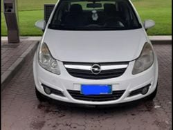 Bianco Usata 2009 Opel Corsa Enjoy Tre volumi | 1900 € (Buon prezzo)