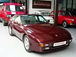 Porsche 944