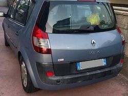 Usata 2005 Renault Scénic II Monovolume | 2500 €