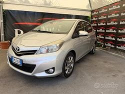 Grigio Usata 2012 Toyota Yaris Tre volumi | 4200 € (Ottimo prezzo)
