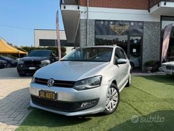 Grigio Usata 2012 VW Polo Comfortline Tre volumi | 4950 € (Buon prezzo)