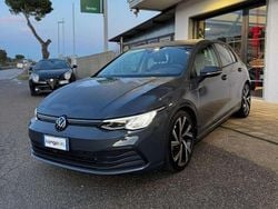 Dolphin grey metallizzato Usata 2021 VW Golf Life Tre volumi | 23.000 € (Buon prezzo)