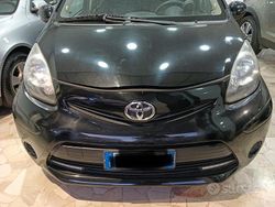 Nero Usata 2010 Toyota Aygo Due volumi | 5400 € (Buon prezzo)