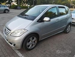 Grigio Usata 2010 Mercedes A160 Tre volumi | 3900 € (Cara)