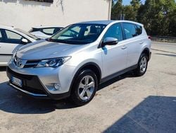 Argento Usata 2016 Toyota RAV4 Active Station wagon | 9999 € (Ottimo prezzo)
