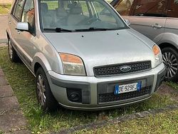 Grigio Usata 2006 Ford Fusion Tre volumi | 2500 €