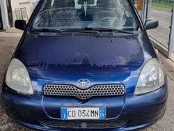 Usata 2002 Toyota Yaris Tre volumi | 1250 € (Buon prezzo)