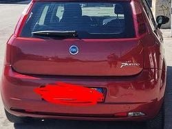 Rosso Usata 2007 Fiat Grande Punto Due volumi | 3000 € (Buon prezzo)