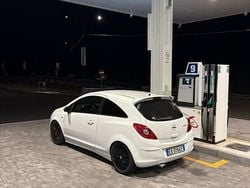 Bianco Usata 2010 Opel Corsa Sport Due volumi | 3500 € (Buon prezzo)
