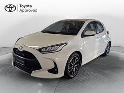 Super white Usata 2022 Toyota Yaris Hybrid Trend Tre volumi | 16.150 € (Buon prezzo)