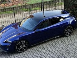 Blu/azzurro Usata 2022 Porsche Taycan Sport Turismo Station wagon | 73.300 € (Molto cara)