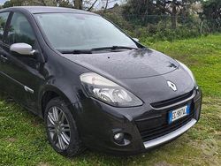 Nero Usata 2010 Renault Clio II Tre volumi | 2500 € (Buon prezzo)