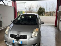Grigio Usata 2006 Toyota Yaris Sol Due volumi | 3500 € (Buon prezzo)