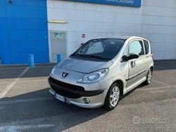 Grigio Usata 2007 Peugeot 1007 Due volumi | 2700 € (Buon prezzo)