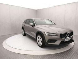 Beige Usata 2020 Volvo V60 CC Business Edition Station wagon | 25.900 € (Buon prezzo)